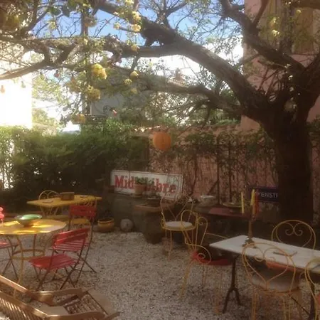 Sous L'abricotier Bed & Breakfast *