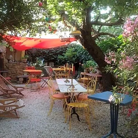 Sous L'abricotier Bed & Breakfast