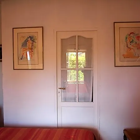Sous L'abricotier Bed & Breakfast 3*